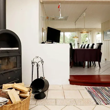Five-bedroom Holiday In Saltum